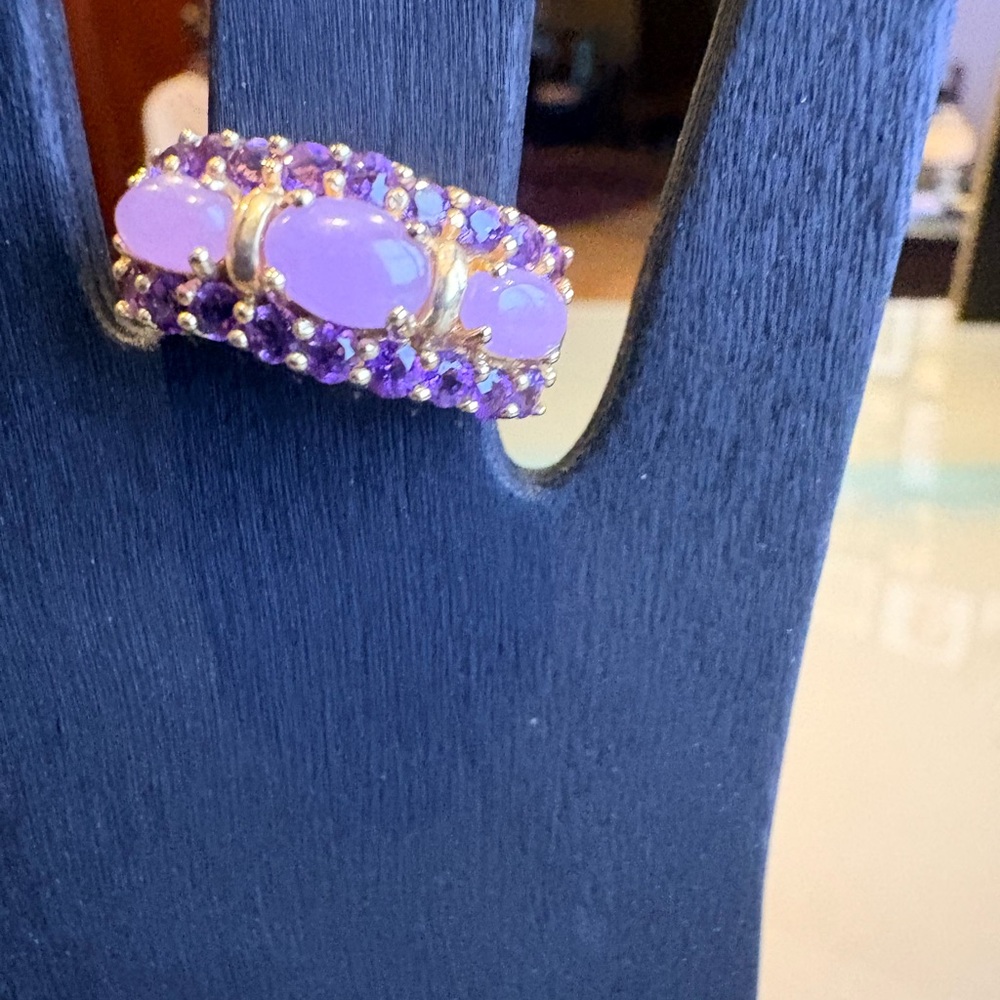 Vintage 14 Kt. Purple Jade and Amethyst Ring - Picture 2 of 5